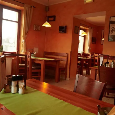 A Restaurace Simanda بيت ضيافة